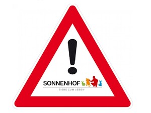 Achtung-Symbol mit Sonnenhof-Logo