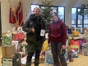 Kevin Bader-Mersich mit Lara-Ines Konrath bei der Spendenübergabe im Tierschutzhaus Sonnenhof