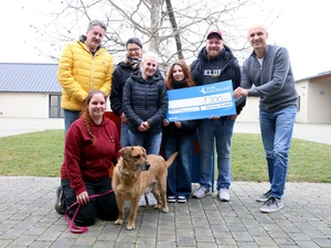 Spendenübergabe Sportcafé Schober Neudörfl mit Sonnentier "Gerti"
