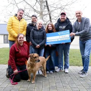 Spendenübergabe Sportcafé Schober Neudörfl mit Sonnentier "Gerti"