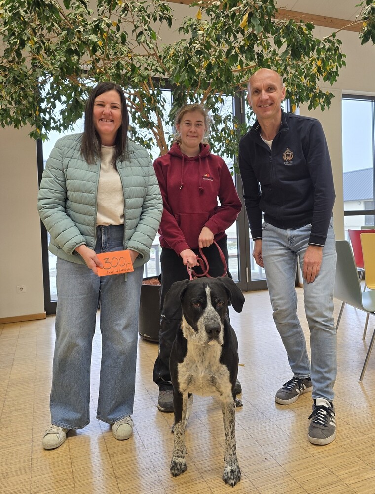 Spendenübergabe mit Sybille, Afra und dem Sonnenhof-Team