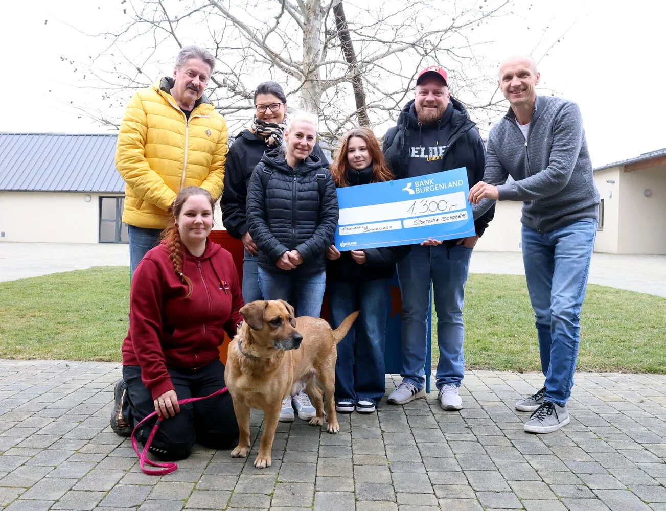 Spendenübergabe Sportcafé Schober Neudörfl mit Sonnentier "Gerti"