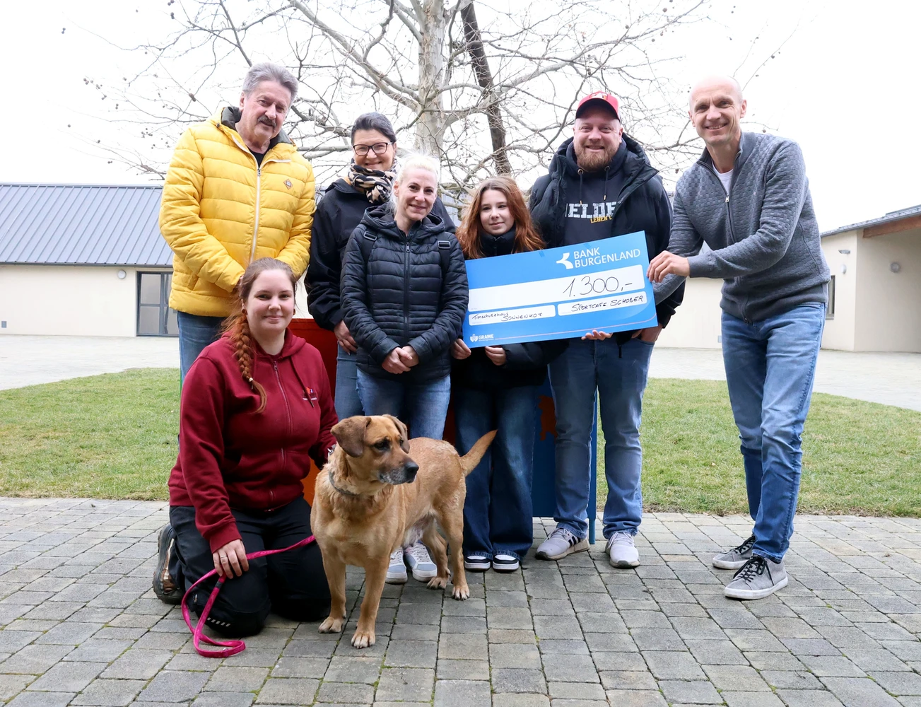 Spendenübergabe Sportcafé Schober Neudörfl mit Sonnentier "Gerti"